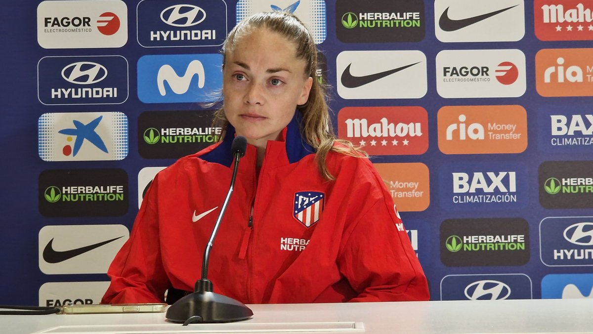 Lora099's tweet photo. . @EstefiBanini_10 🇦🇷 se le ilumina la cara hablando del @FIFAWWC de este verano en 🇦🇺 y 🇳🇿 donde la selección @Argentina está en el Grupo C
🇸🇪 Suecia
🇿🇦 Sudáfrica
🇮🇹 Italia
🇦🇷 Argentina
#FIFAWWC #FIFAWorldCup #FIFAWWCDraw https://t.co/neEqnKs3hP