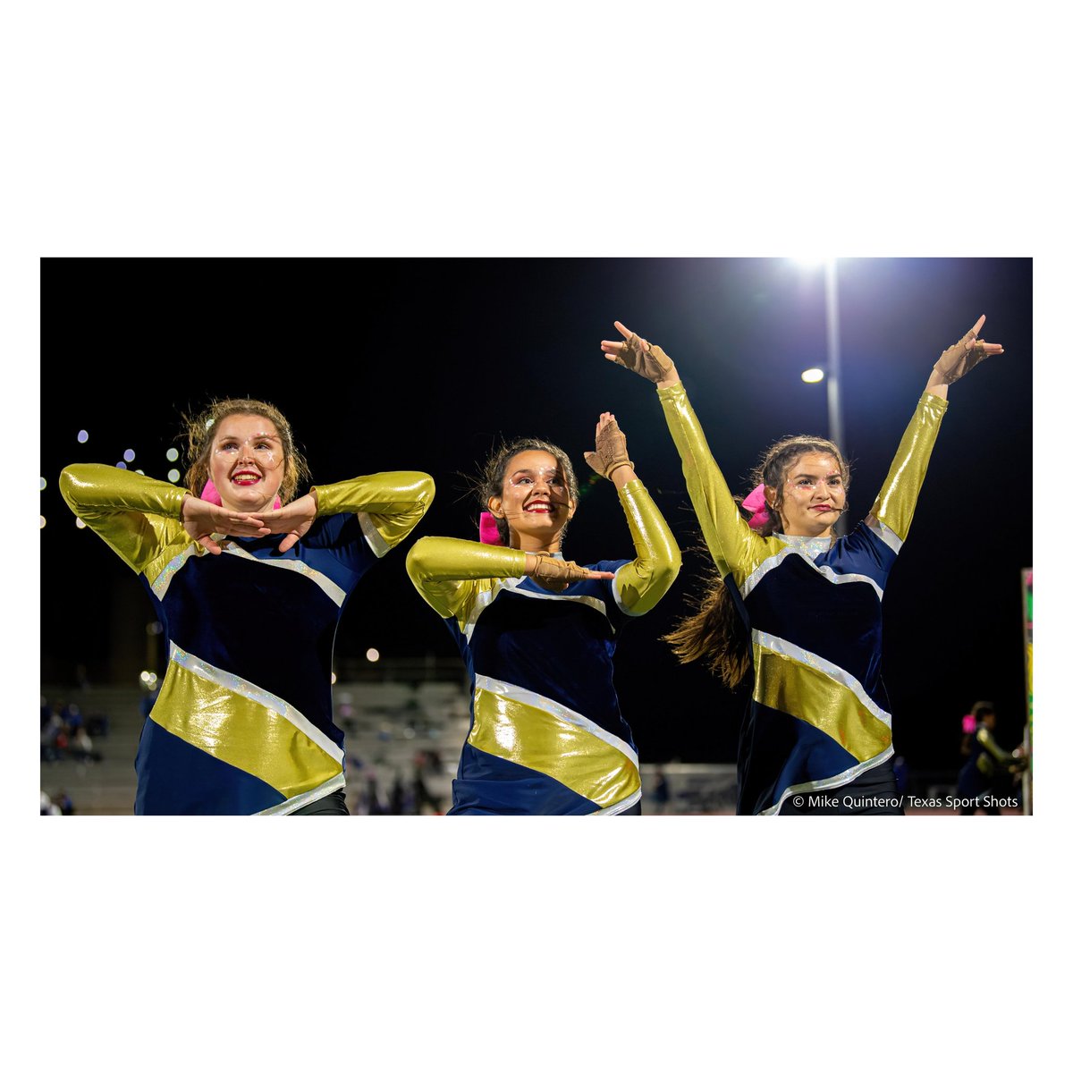 texassportshots's tweet photo. Set 3: From last night's game at Jack Lane Field, Natalia vs Poth...HALFTIME
#nataliamustangs #txhsfb @dctf #poth #pothpirates #Texas #Texasfootball #Halftime https://t.co/Q9Gd4g1A9w