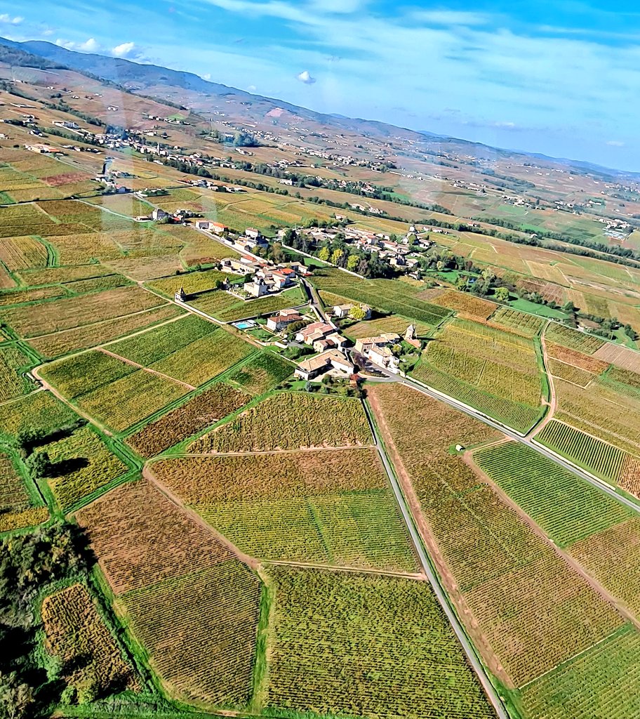 Et bien voilà on aurait du faire l AG 2021 des <a href="/Fragritwittos/">FranceAgritwittos♥️</a> aujourd'hui !

Regardez comme le #Beaujolais est beau et ensoleillé 🙂🙂🙂🤩🤩🤩
<a href="/Veaulin1/">Veaulin Brice 🚜🌾🌻🌽</a>
<a href="/GilardF/">François☀️</a> <a href="/GrainHedger/">Denis Beauchamp 🧢</a> <a href="/Aurel_Grains/">Aurélien Perier</a> @Lea26200 <a href="/Les_Elles_Terre/">LES ELLES DE LA TERRE 👩‍🌾👩‍🌾👩‍🌾👩‍🌾💪👌</a> <a href="/ADel875/">ADel_87</a> <a href="/KINOU8409/">Kinou (Christine PG)</a> and co vous revenez ?🙂