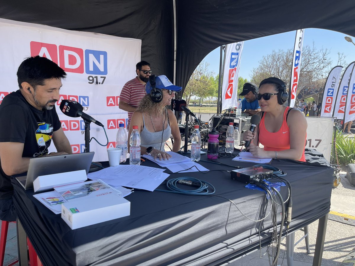 santiago2023's tweet photo. 🇨🇱🗣️ Gianna Cunazza, directora ejecutiva de #Santiago2023 en @adnradiochile: “Este evento es de todas y todos los chilenos, para que vibren y lo viva el país. Esperamos que los Juegos sean un punto de encuentro. Estamos convencidos que quedarán en la retina de las y los chilenos” https://t.co/qG2f0RFYvM