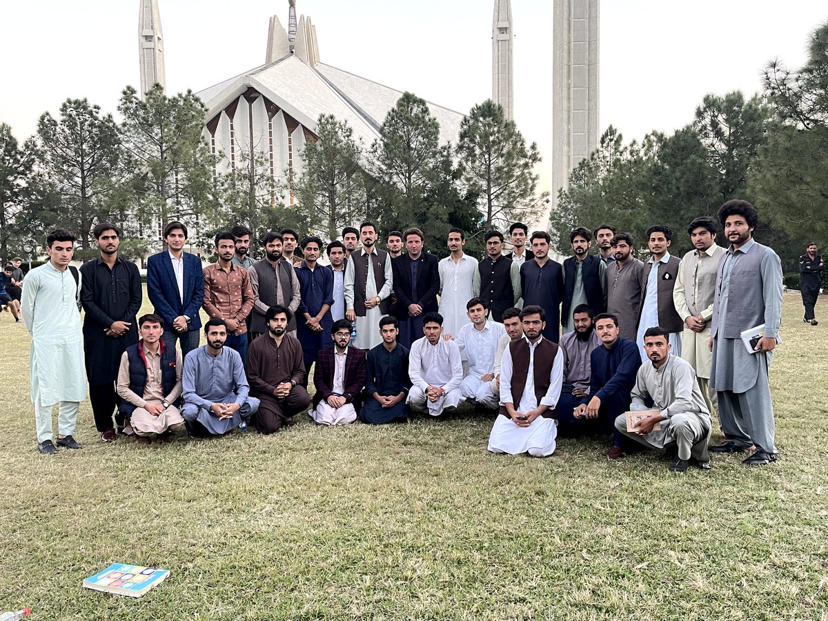 Majid_Momand's tweet photo. A #StudyCircle was arranged on Pashtu & Pashtunwali, A general overview by PSF Islamabad. Speaker was Dr. Himayat Ullah Mayar, Assistant Professor, QAU Islamabad. Students from NUML, QAU & IIU joined the circle. https://t.co/DhQKzUVhCM