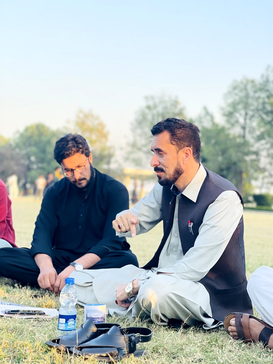 Majid_Momand's tweet photo. A #StudyCircle was arranged on Pashtu & Pashtunwali, A general overview by PSF Islamabad. Speaker was Dr. Himayat Ullah Mayar, Assistant Professor, QAU Islamabad. Students from NUML, QAU & IIU joined the circle. https://t.co/DhQKzUVhCM