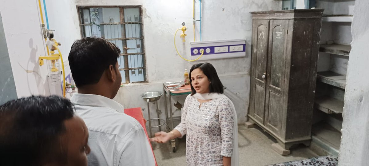 BagahaSub's tweet photo. अनुमण्डलीय अस्पताल, बगहा का औचक निरीक्षण किया गया। चिकित्सको एवं अस्पताल प्रबंधक को मरीजो तक अच्छे सुविधा पहुचाने के साथ पूरे परिसर में साफ सफाई का विशेष ध्यान देने का निदेश दिया गया। @dmbettiah https://t.co/odP4FRIHNj