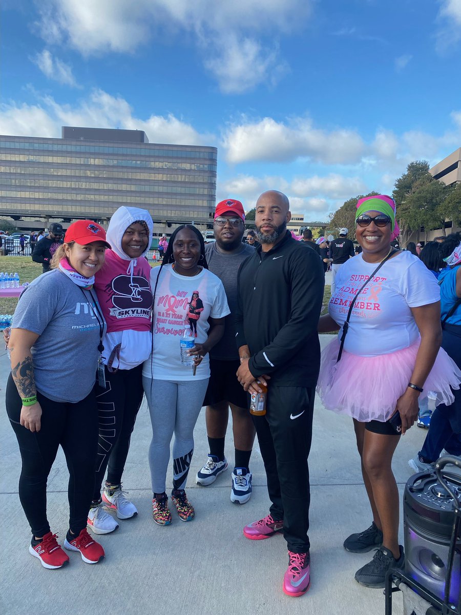 CoachJJ1's tweet photo. Skyline students and staff representing at the Breast walk @SkylineAthDept @TrackSkyline @dallasathletics @skyline_xc @SKYLINEfb @SkylineAlumni @SkylineSports https://t.co/WV7pmnFOGh
