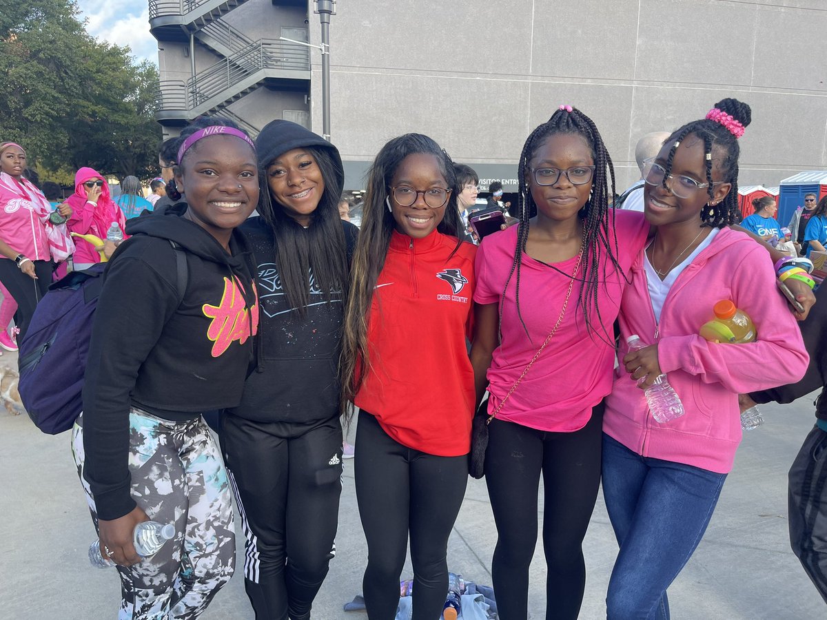 CoachJJ1's tweet photo. Skyline students and staff representing at the Breast walk @SkylineAthDept @TrackSkyline @dallasathletics @skyline_xc @SKYLINEfb @SkylineAlumni @SkylineSports https://t.co/WV7pmnFOGh