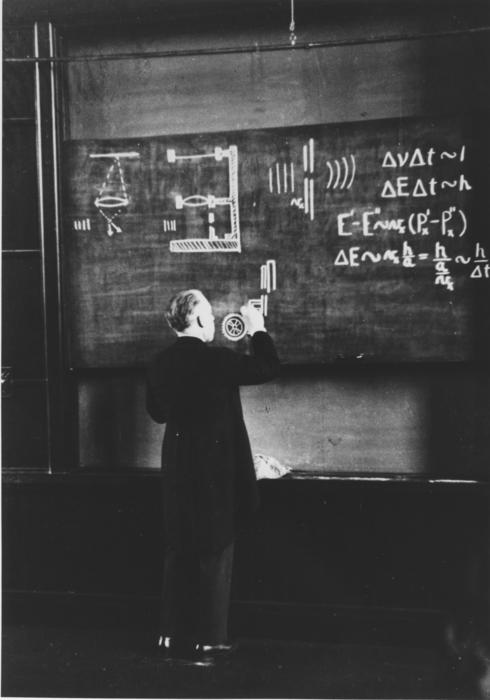 Physics Photo Of The Day: Niels Bohr lecturing in Japan, 1937. Credit : Nishina Memorial Foundation.