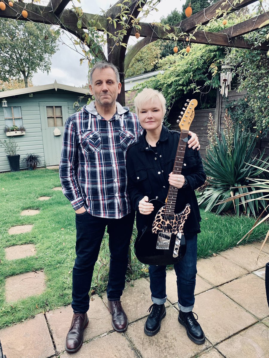 Massive thanks to the amazing <a href="/DAVEYGUITARS/">J.DAVEY  GUITARS</a> for making me this new custom hybrid Tele/Strat which also has an added Piezo to sound like an acoustic! Obviously had to have the custom leopard 🐆 scratch plate! It’s a lovely surprise present from my family. I’m so lucky. ❤️🎸💋