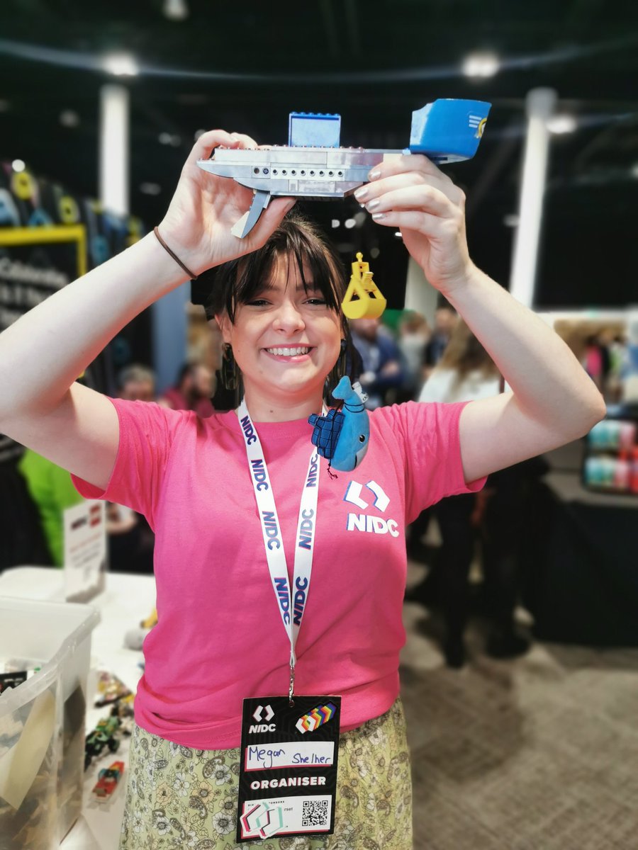 tomwillfixit's tweet photo. Moby was not injured during this #dockerselfie 😂 @dhorcai75 you've been entered into the draw for some retro #docker swag 😎 #nidc2022 https://t.co/RUnSKWynlD