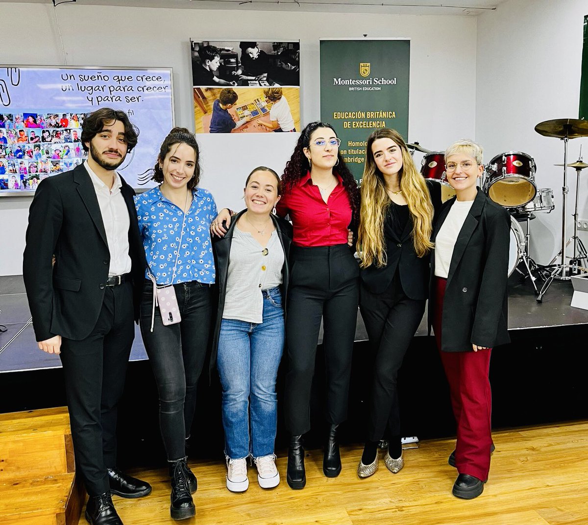 TamTan_DS_MG's tweet photo. Acaban de terminar sus primeras prácticas como intérpretes de simultánea y chuchotage: Mauro, Pilar, Irene, Estela,Julia y Paula, alumnos del Posgrado de Interpretación de la UAM ¡bravo por ellos!👏 https://t.co/jVUao8DHwP