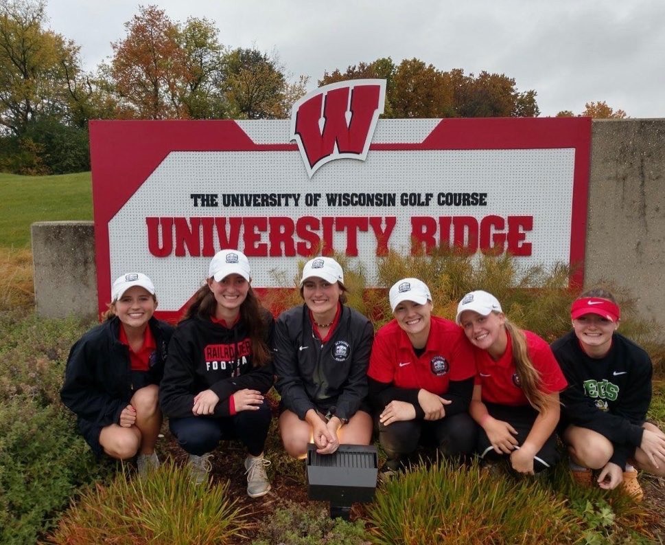 Your fave team got it done at the WIAA D2 State Girls Golf Meet at University Ridge! 🥉🙌🏻😍 I’m sure gonna miss this crew next year. :(