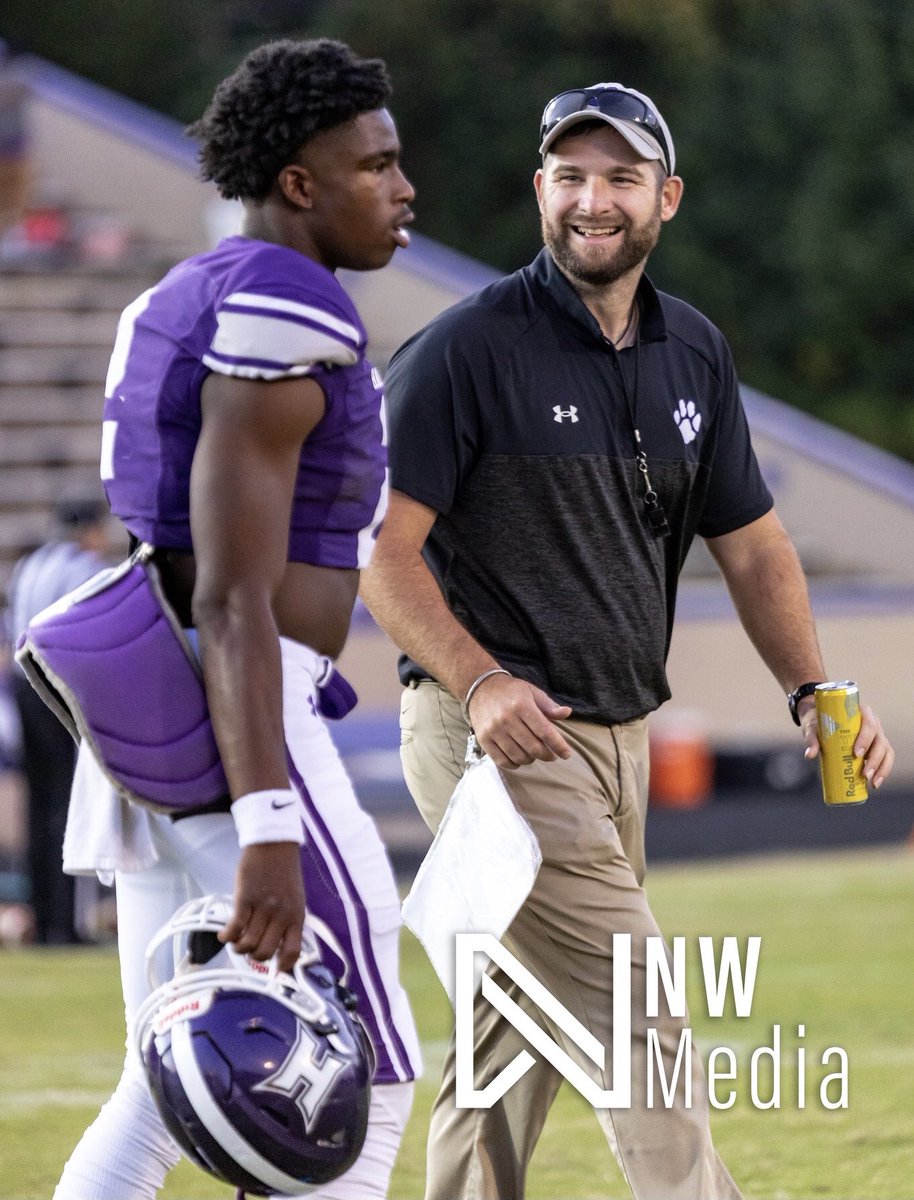 Absolutely my favorite picture of ⁦@YungDero1⁩ and ⁦@CoachSmithHHS⁩ this young man is Power 5 material and still just a junior. 19-1 as a starter and getting better every day. ⁦@haywoodtomcats⁩