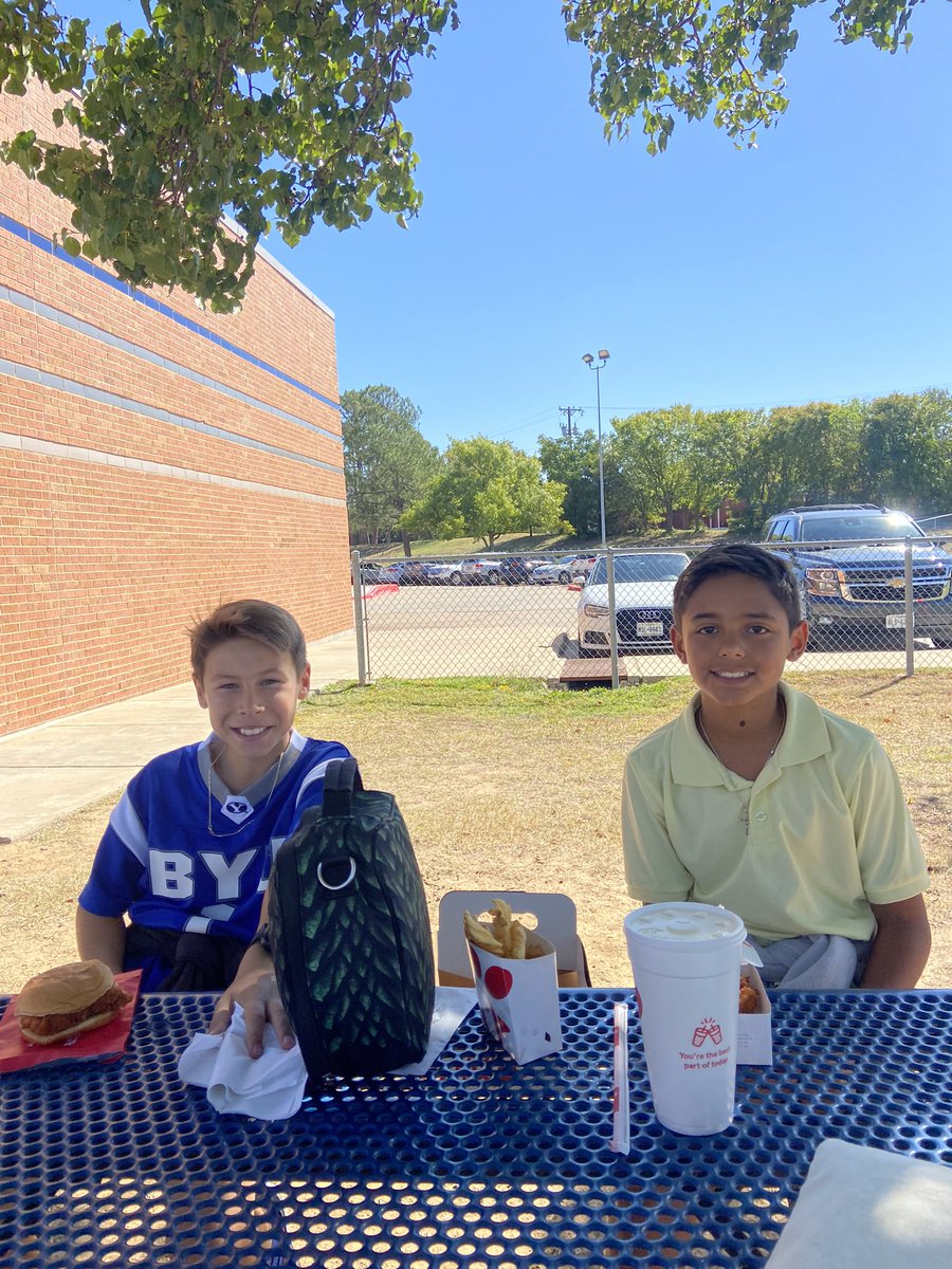 OCTTGreen's tweet photo. These two saved their tickets to buy lunch with me!! It was a great Friday 😁 #campOCT #OCT4u https://t.co/7s1jOhoFZU