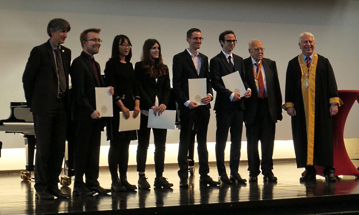 Most astrophysicists don't wear a suit very often, but on some occasions we do. I'm honoured to receive the Klaus-Georg and Sigrid Hengstberger Award for Young Scientists 2022 at the annual celebration of the <a href="/UniHeidelberg/">Uni Heidelberg</a>