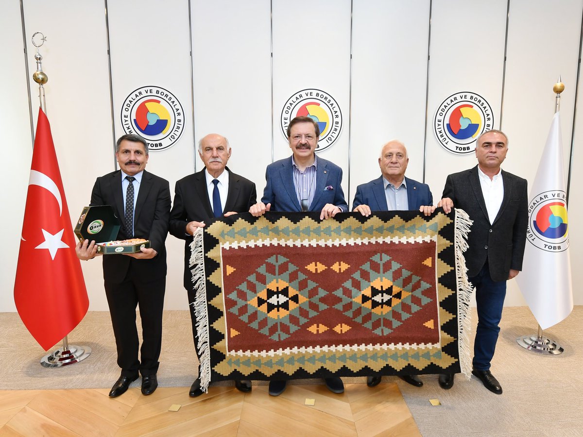 Kadirli Ticaret Borsası Yönetim Kurulu Başkanımız Mehmet Balcılar ve <a href="/KadirliBorsas/">kadirli ticaret borsası Kadirli</a> Yönetim Kurulu üyelerimizi Birliğimizde ağırladık. Nazik ziyaretleri için teşekkür eder, yeni dönemde başarılar dilerim.