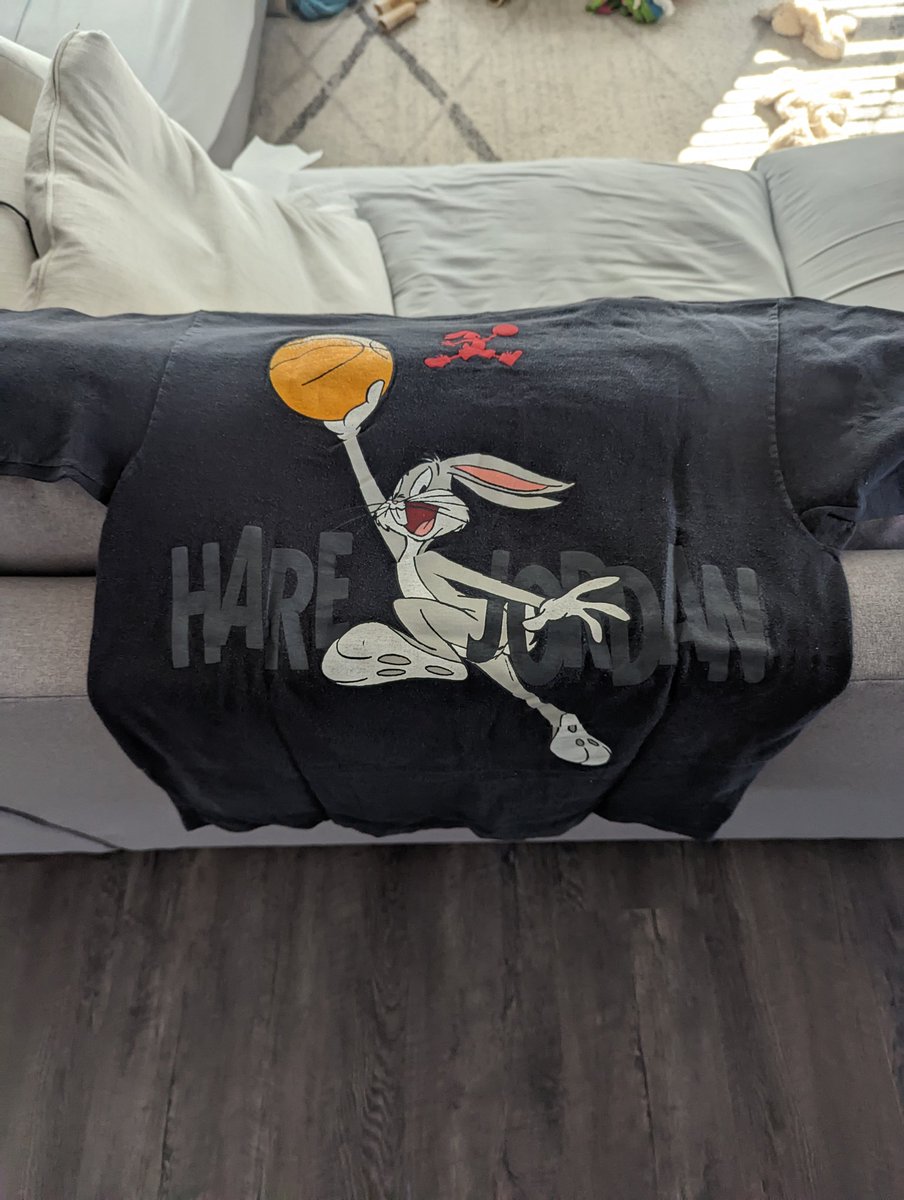 nyjetspleasewin's tweet photo. Yeah Today was nuts. You need vintage tees I got you..#Nike #HareJordan https://t.co/xaQjfOl3YQ