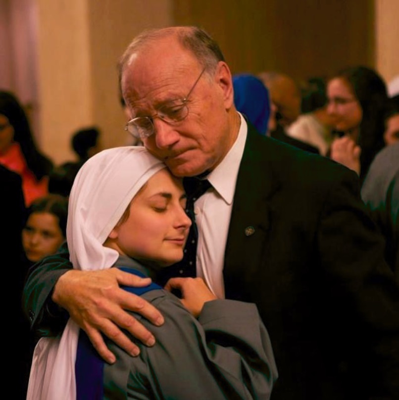 En este día del #Domund comparto esta fotografía en homenaje a todos los #misioneros, así como a sus padres que les educaron en la fe y han sido generosos en el desprendimiento de sus hijos..  
#Domund2022
(Foto: Hna. Marie, religiosa del Verbo Encarnado, actualmente en Tanzania)