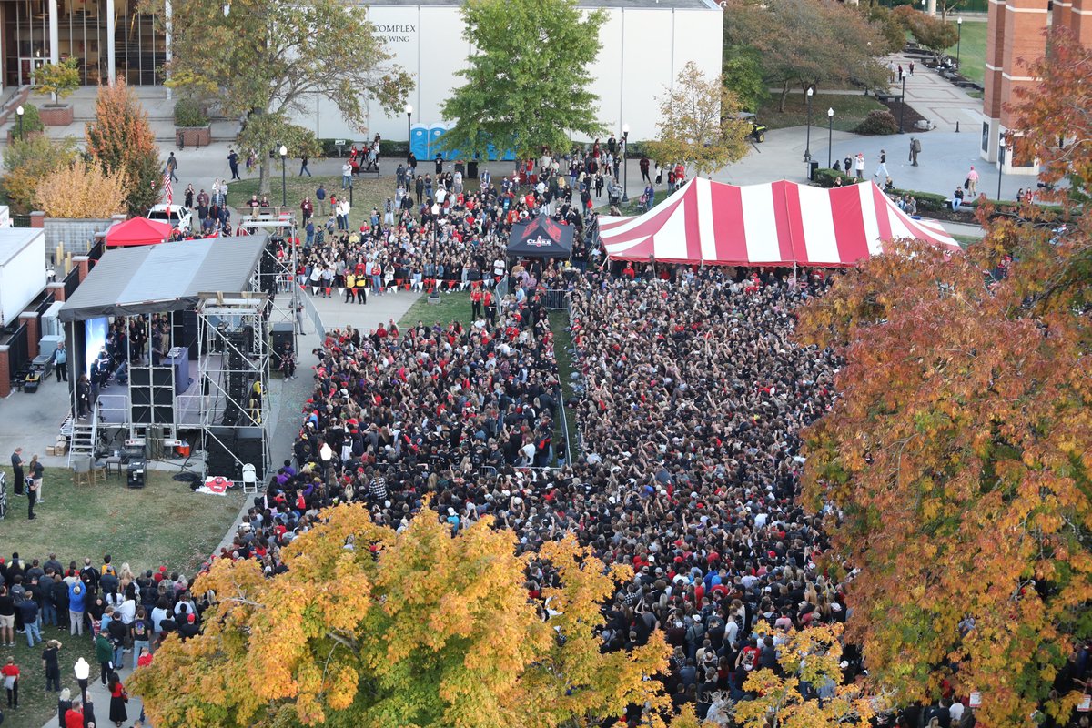 All smiles and Hilltopper spirit. 🔴⚪️⁣ 
⁣
Can you spot yourself in the crowd from last night's concert with <a href="/djdiesel/">DJ Diesel</a>? ⁣
⁣⁣
#WKU #Gameday #FallAtWKU <a href="/WKUSports/">WKU Sports</a> <a href="/WKUFootball/">WKU Football</a>