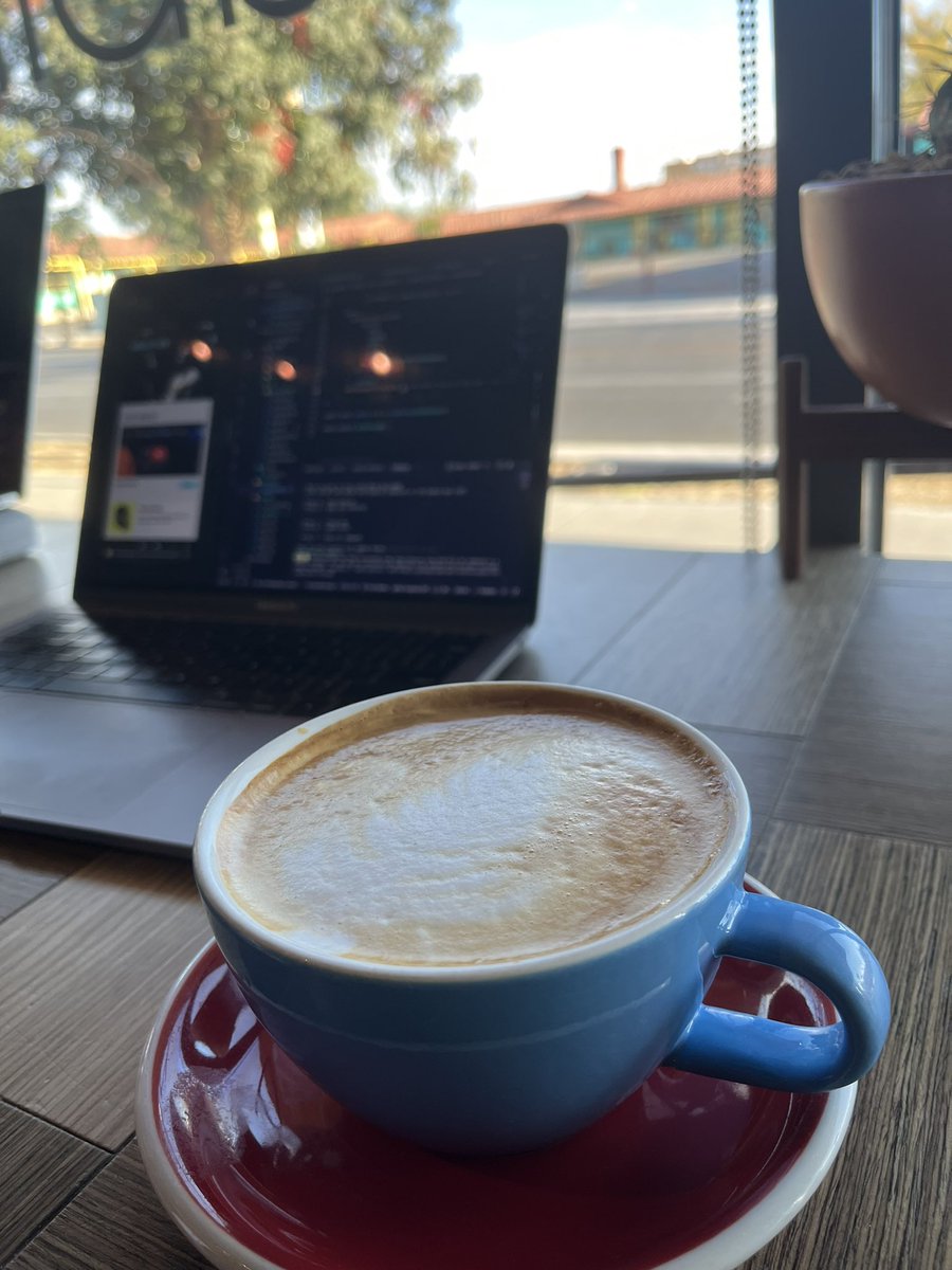 CoachChrisLV's tweet image. @PublicUsLV with the fellas! #codecafe