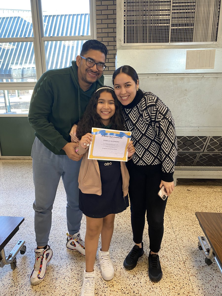 BridgedaleElem's tweet photo. Here are some pictures from our Honor Roll ceremony this past Thursday! Shout out to our students who met the high academic expectations set by their teachers. Congratulations on making the first nine-weeks Honor Roll!✨🐶 #BeaglePride #jpschools https://t.co/SmJ2fmOB2k