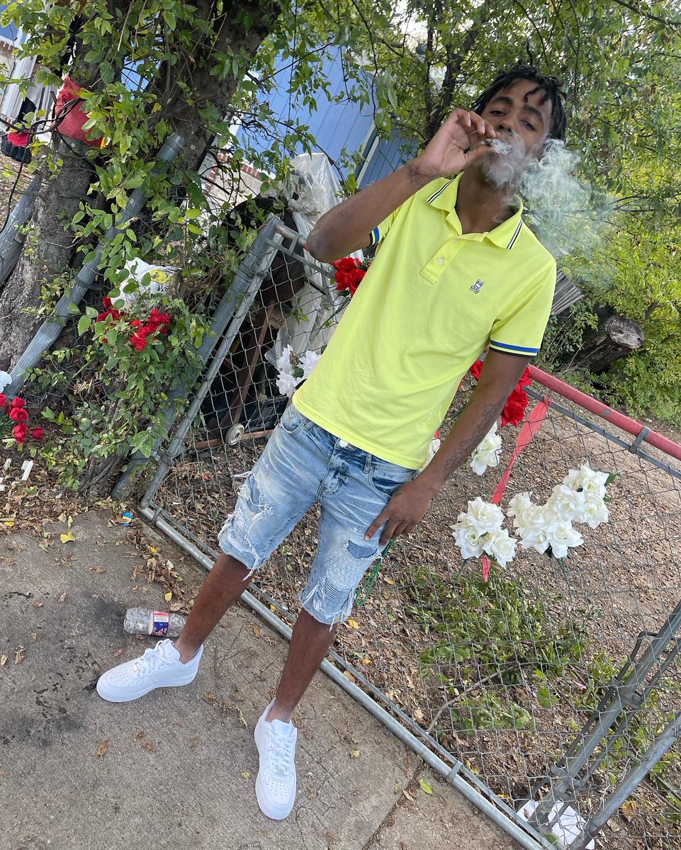 mauriblood44's tweet photo. I been fucked up bad my last goodbye ima catch one π€π€ #llasia #lljohn #llfats #llwoody #llzacandgreg https://t.co/OMmLafYhS6
