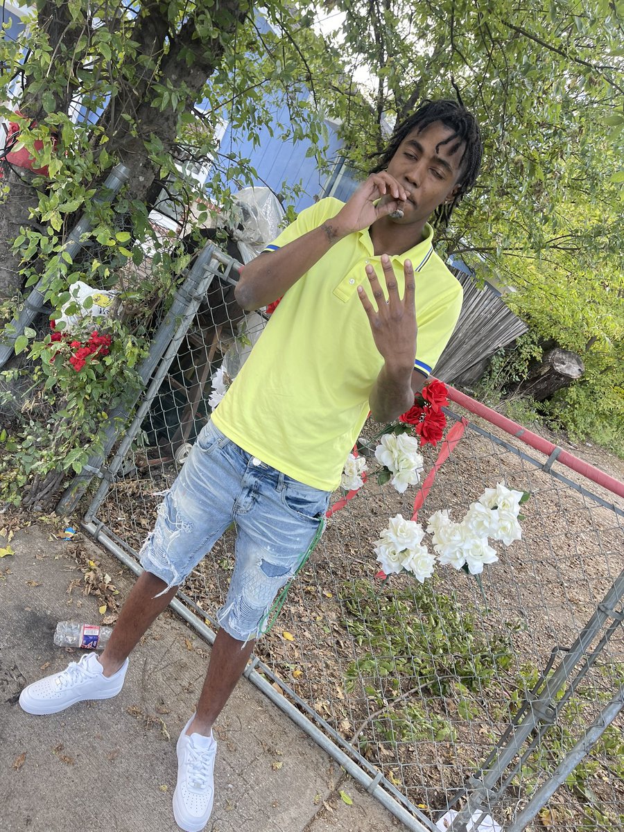 mauriblood44's tweet photo. I been fucked up bad my last goodbye ima catch one π€π€ #llasia #lljohn #llfats #llwoody #llzacandgreg https://t.co/OMmLafYhS6