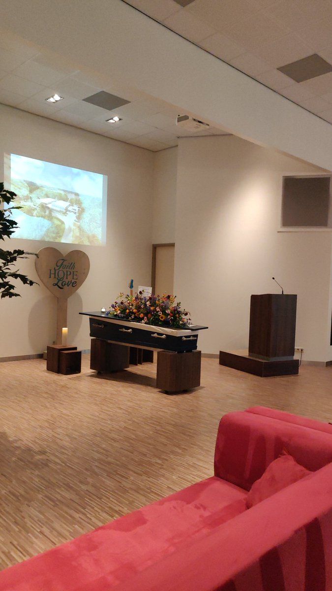 De Lariks Hardenberg tweet media