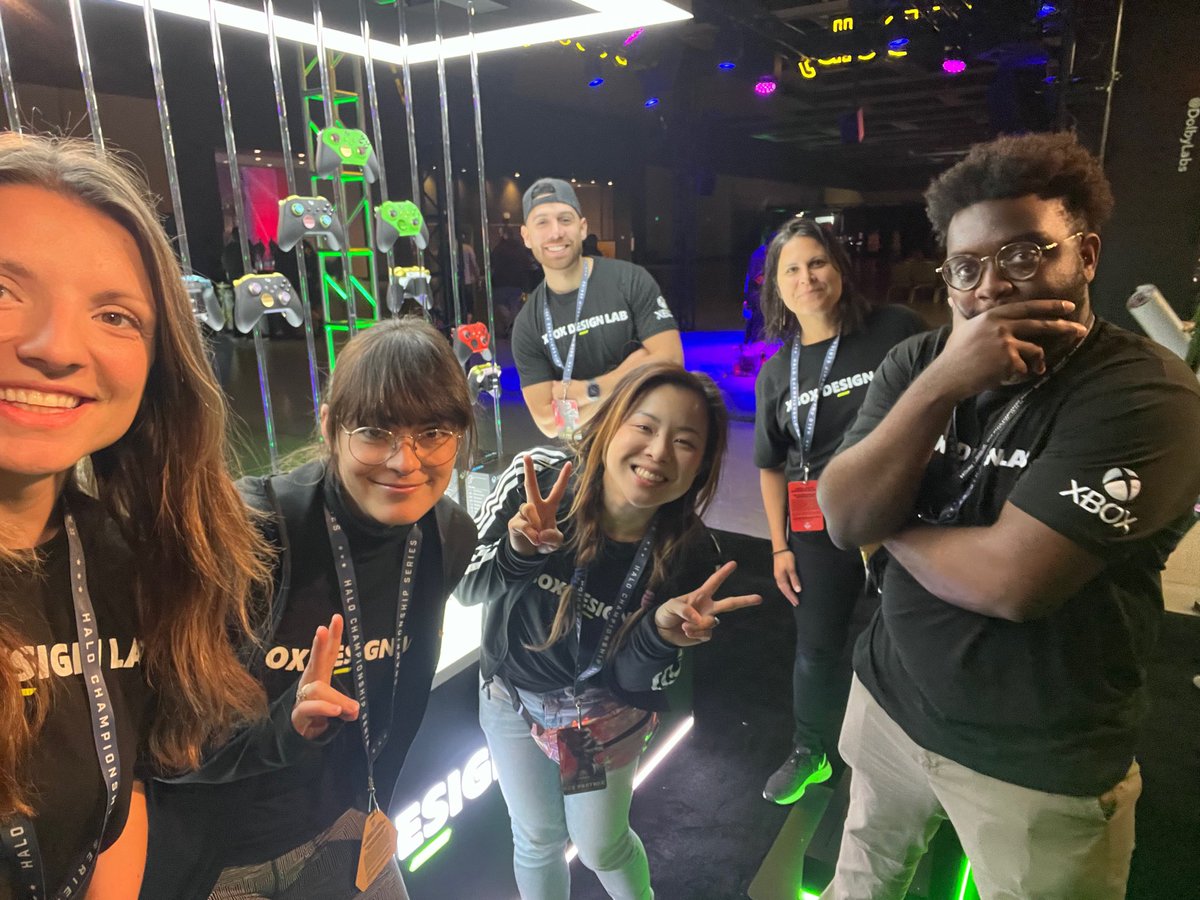gellidog's tweet photo. Come say hi at the #Xbox booth at #HaloWC 💚 and play with customizing the Elite 2 on #XboxDesignLab the team is so excited to show you the endless possibilities! 👾💚 https://t.co/FdiQwrrfGD