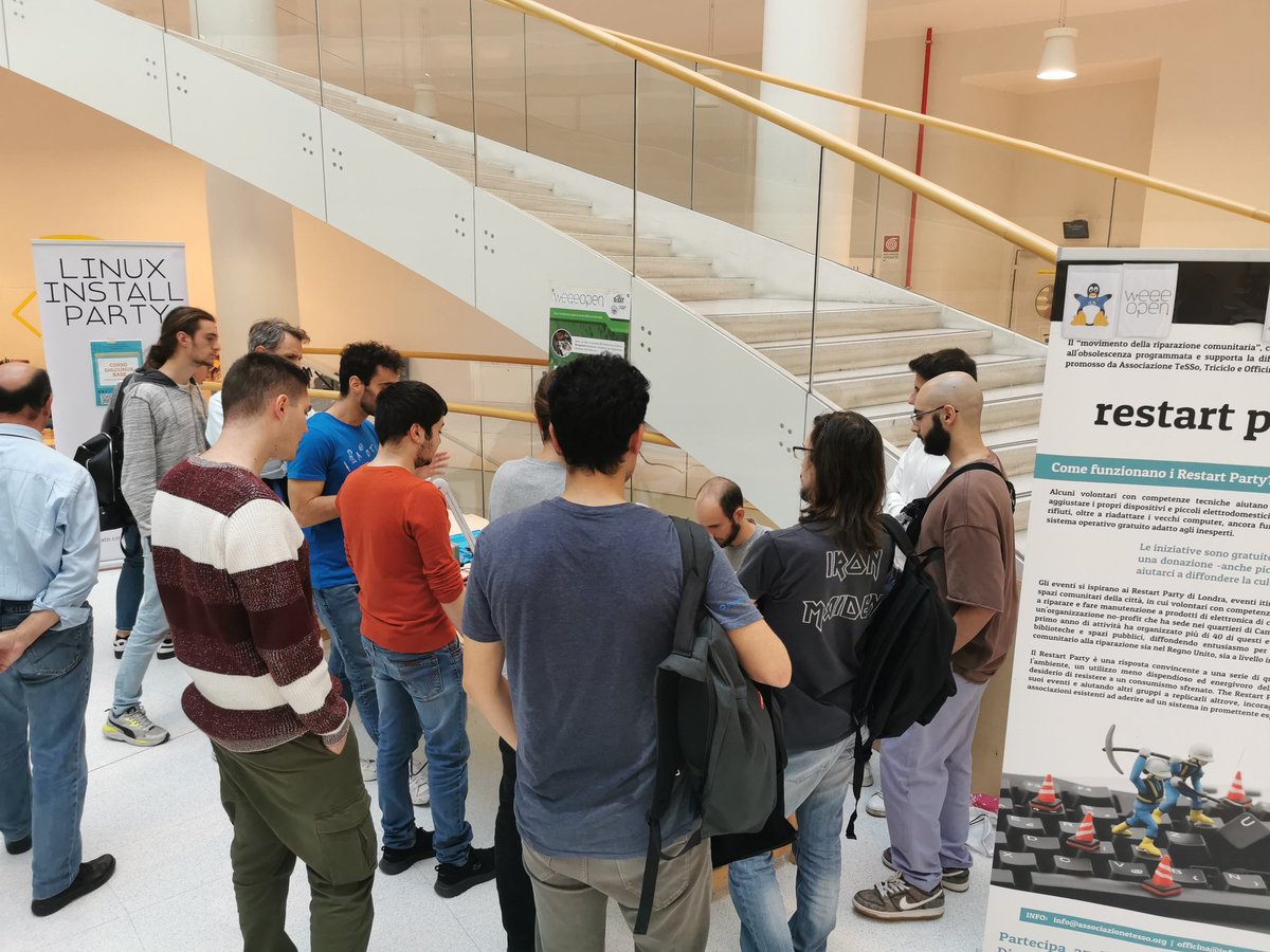LinuxDayTorino's tweet photo. Lo spazio dedicato al Restart Party c/o #LinuxDay2022 #Torino https://t.co/IOB2UihdHb