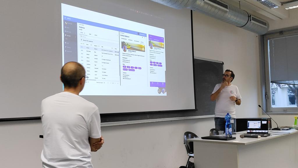 giulianolatini's tweet image. #doh22 #microApp #inMobile