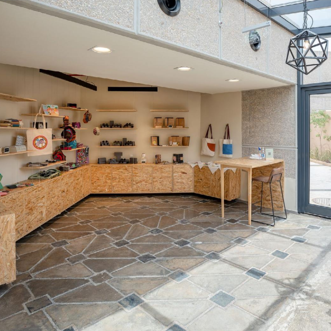 DQliving's tweet photo. #InsideDQ Nestled next to the DQ’s largest park, Yamamah, is @almashtalhouse founded by Noura Al Saud and Ala’a Ghanimah to support Saudi Arabia’s creative community.
Find out more about AlMashtal: https://t.co/xbeLK6G6Xp
Read our latest issue! https://t.co/7t1hPVf4de https://t.co/QHDrSXdXoC