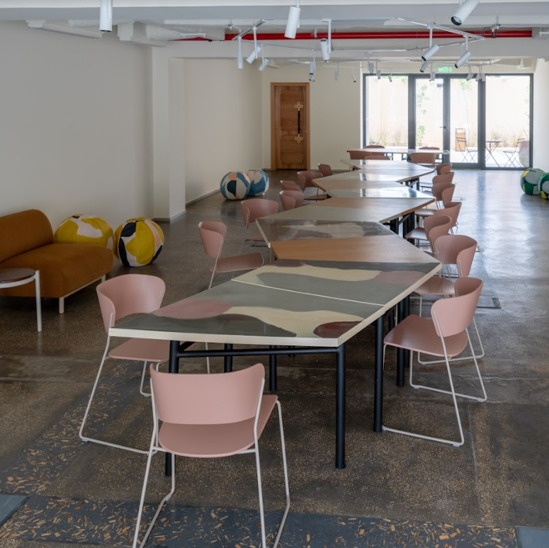 DQliving's tweet photo. #InsideDQ Nestled next to the DQ’s largest park, Yamamah, is @almashtalhouse founded by Noura Al Saud and Ala’a Ghanimah to support Saudi Arabia’s creative community.
Find out more about AlMashtal: https://t.co/xbeLK6G6Xp
Read our latest issue! https://t.co/7t1hPVf4de https://t.co/QHDrSXdXoC