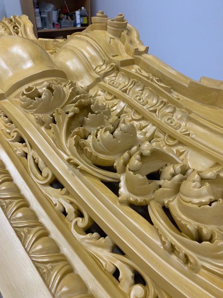 PrendimientoAlm's tweet photo. 📸 Esta mañana hemos visitado el taller de Enrique Castellanos para ver el avance en los trabajos de dorado del paso de misterio del Señor del Prendimiento.

¡Un sueño que va tomando forma y del que os dejamos algunos adelantos!

#elPrendimiento https://t.co/BWMlEy3TfD