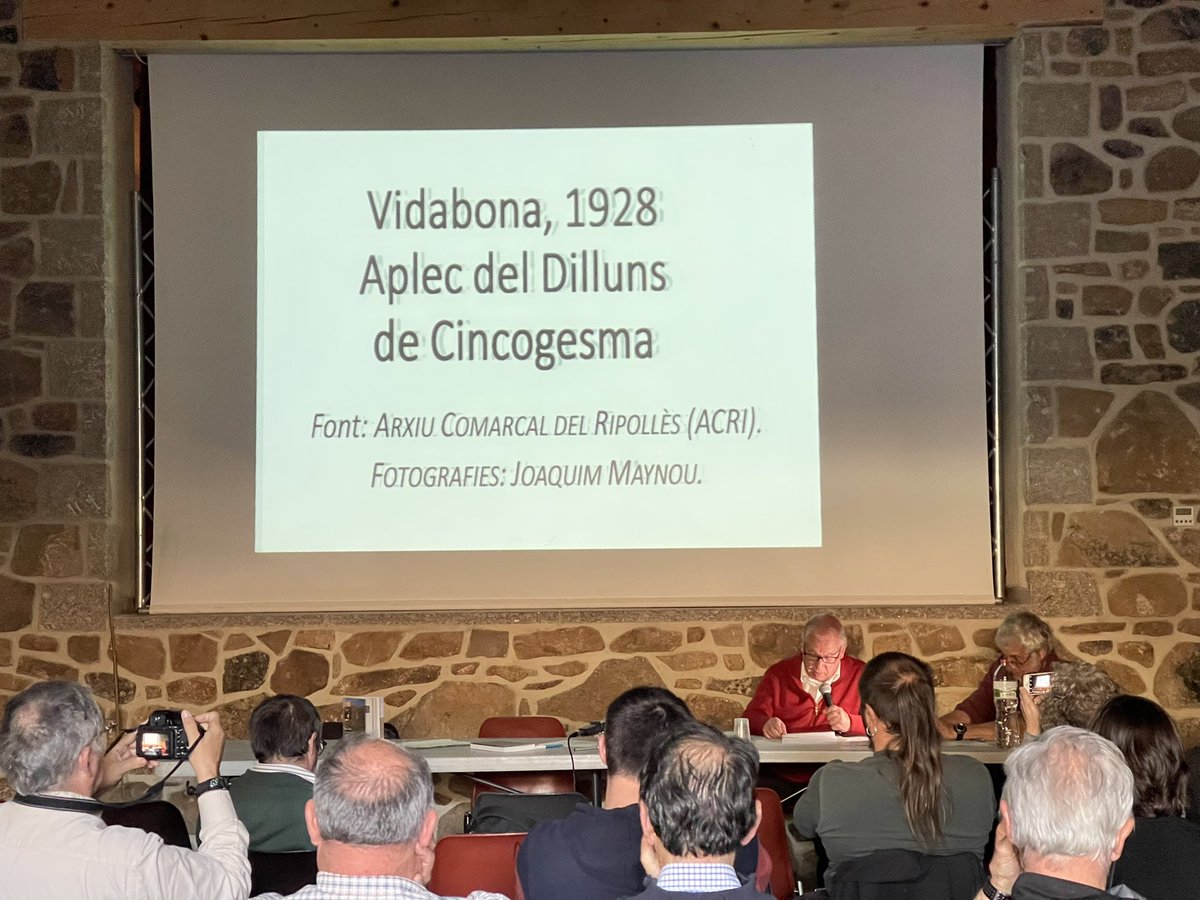 josep_vilaseca's tweet photo. Dinovenes #trobadesculturalspirinenques a #matemale (Capcir). El sr. Florenci Crivillé del @CECripolles reivindica la restauració i protecció del santuari de Vidabona (#Ripollés) https://t.co/dVNdZlHLwg