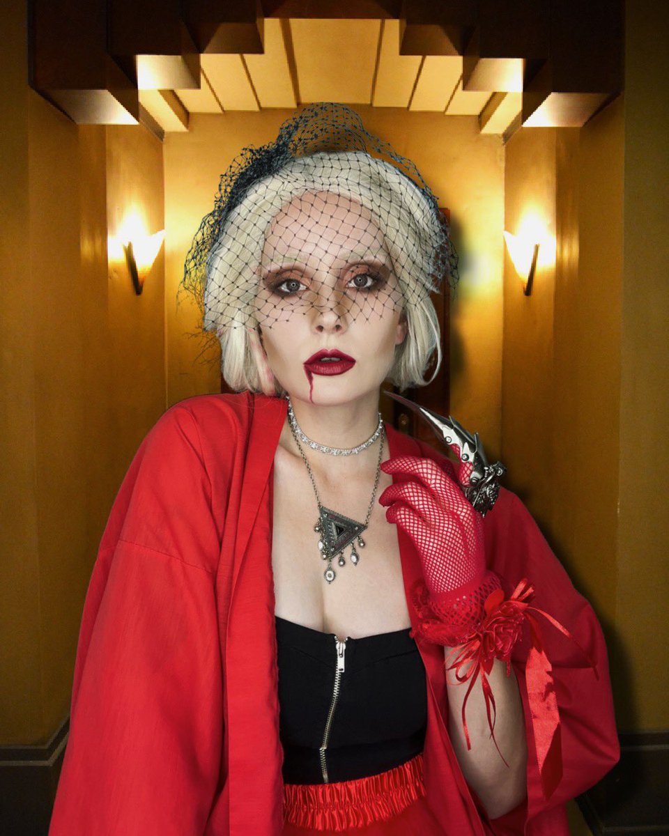 I’ve gotten told quite often that when I have blonde hair, I look like Lady Gaga. This is the first time I actually see it. Haha