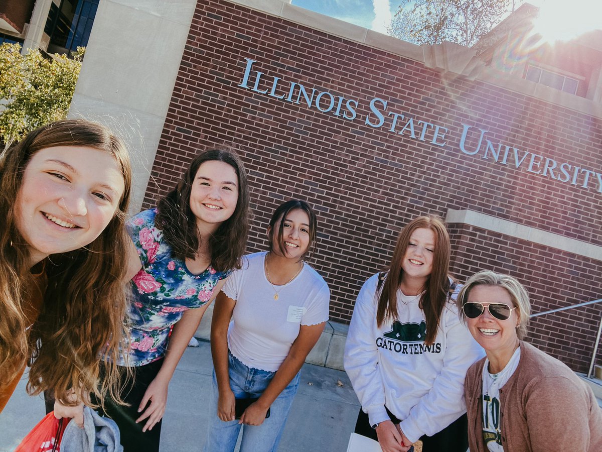 DoblerMichelle's tweet photo. Thank you @IllinoisStateU for putting on a fantastic Future Educators Conference for our students! It was a beautiful day on campus exploring all the wonderful opportunities available to students thinking about a career path in Education 🍎 @CHSD155 @CLS_IC https://t.co/1ZsPDGpc6y