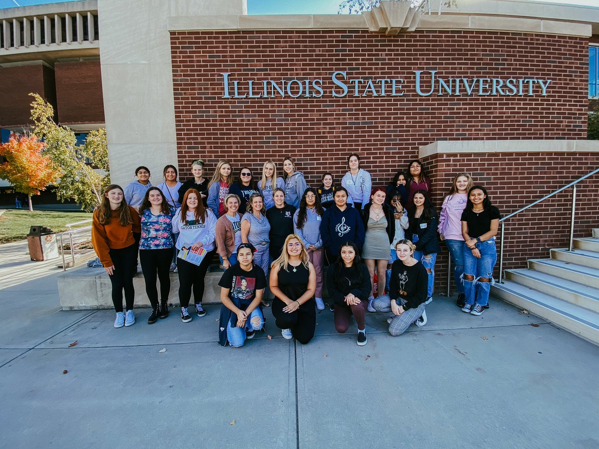 DoblerMichelle's tweet photo. Thank you @IllinoisStateU for putting on a fantastic Future Educators Conference for our students! It was a beautiful day on campus exploring all the wonderful opportunities available to students thinking about a career path in Education 🍎 @CHSD155 @CLS_IC https://t.co/1ZsPDGpc6y