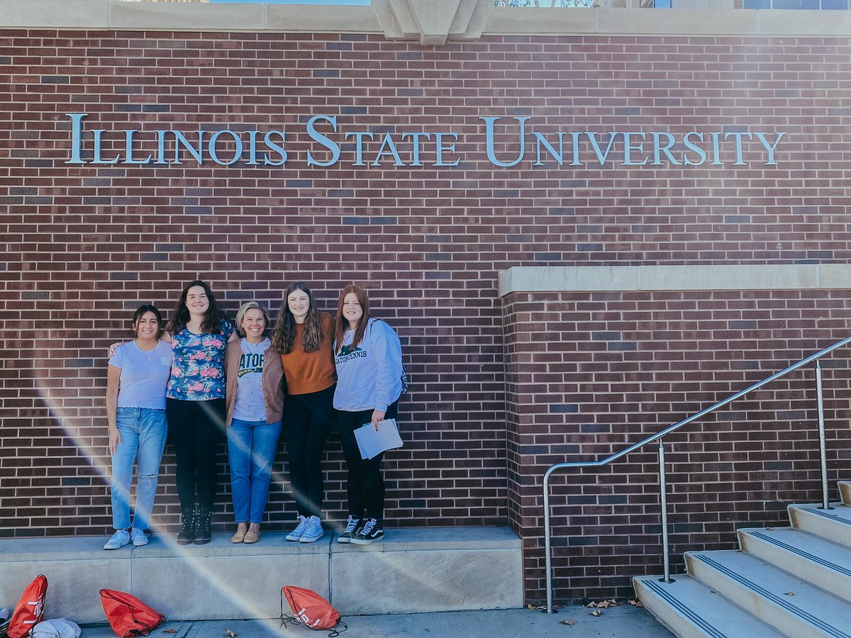 DoblerMichelle's tweet photo. Thank you @IllinoisStateU for putting on a fantastic Future Educators Conference for our students! It was a beautiful day on campus exploring all the wonderful opportunities available to students thinking about a career path in Education 🍎 @CHSD155 @CLS_IC https://t.co/1ZsPDGpc6y