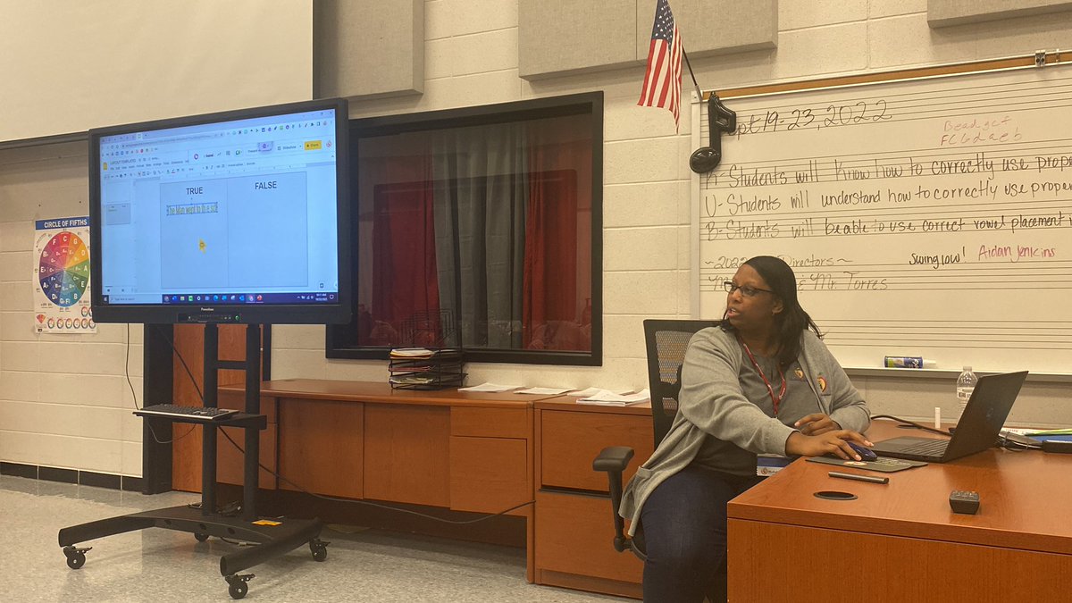 At “Get Interactive with Google Slides” getting some great tips! #TCCA2022 #educatoralexander @tylerisdlearn