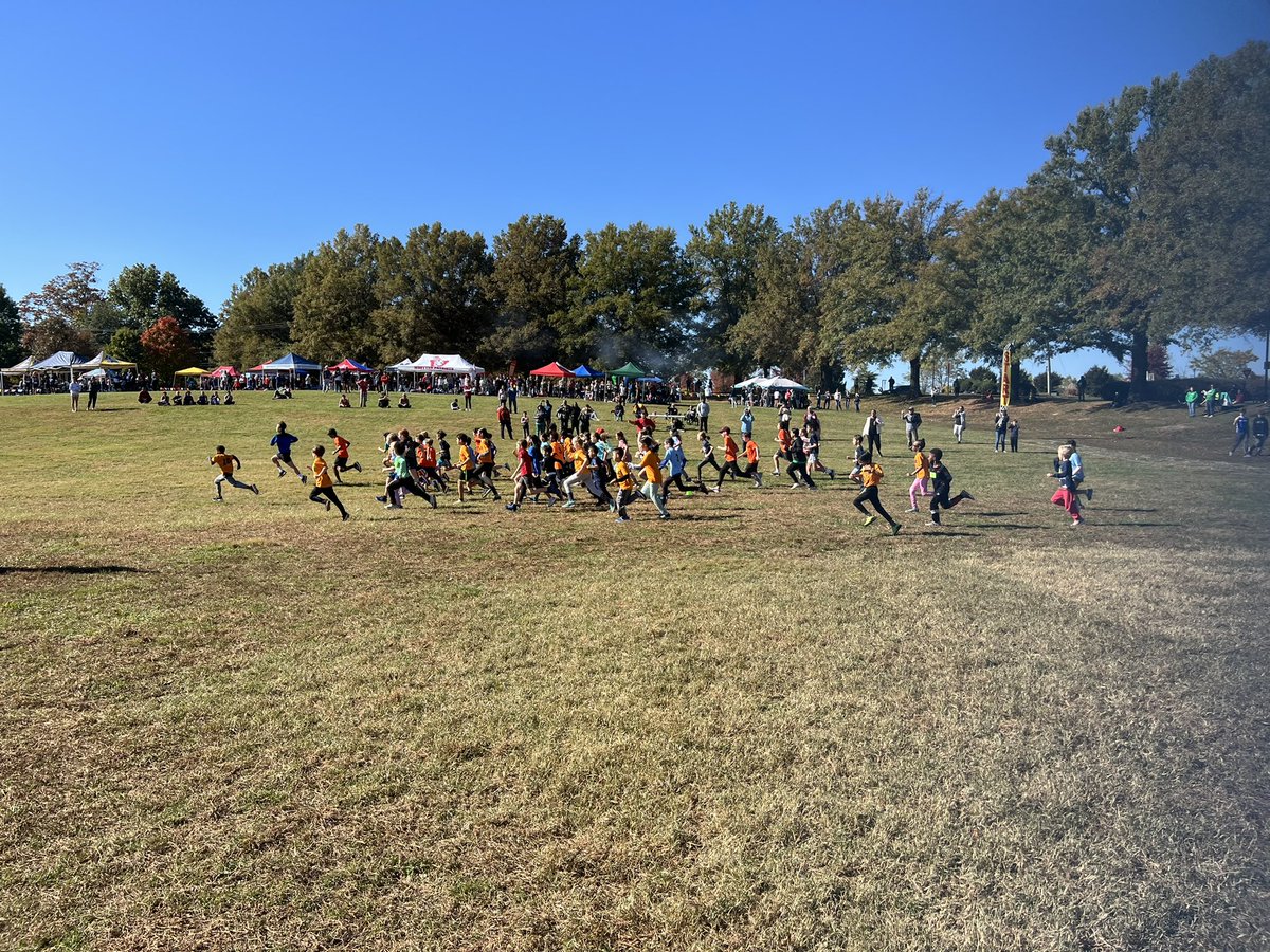 MCPSAthletics's tweet photo. Woot Woot! The first race of the day is off and running! #WeRAISE https://t.co/TBScn4y6aF