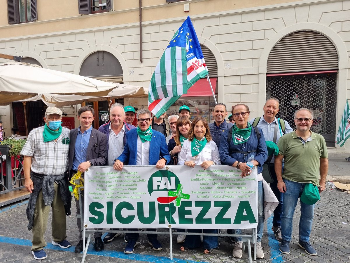 fai_cisl's tweet photo. #22ottobre #Roma 
📢 #FaiCisl alla manifestazione nazionale #CgilCislUil per la #salute la #sicurezza nei luoghi di #lavoro
#FaiPiùSicurezza #SosCaporalato #MaiPiùGhetti 
📸 👉 https://t.co/RvzmFbtkwt https://t.co/hVk6kPaj1C