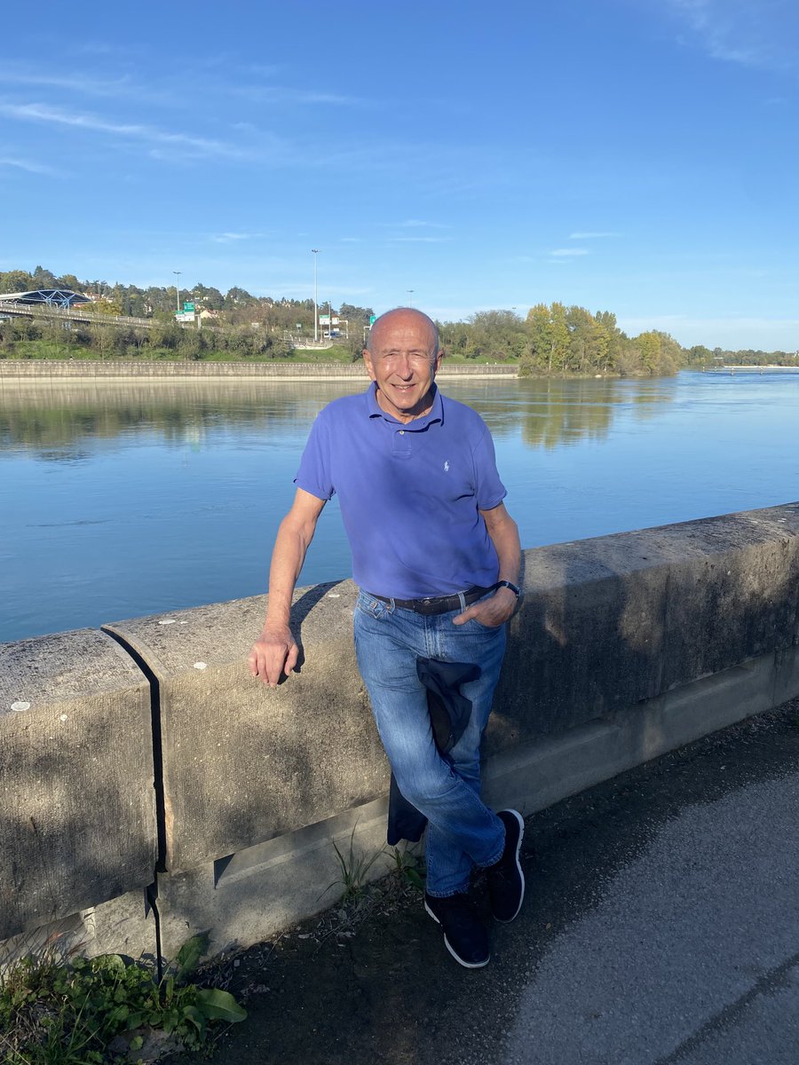 Balade sur les berges du Rhône avec Mina Hajri et Gregory Dayme . Voilà le LYON que j’aime .