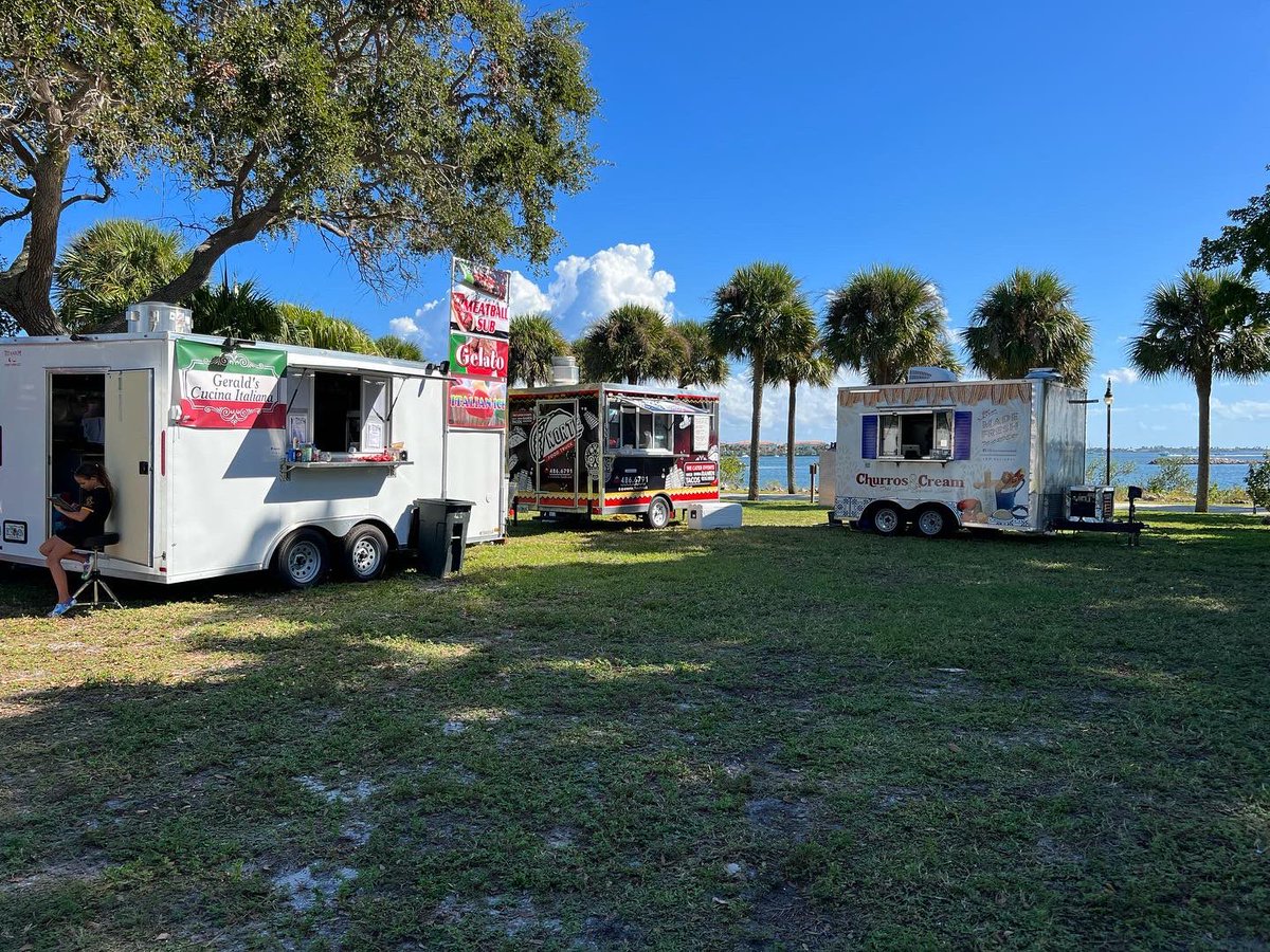 IRLScienceFest's tweet image. Food trucks and fun happening now at IRL Science Festival!!