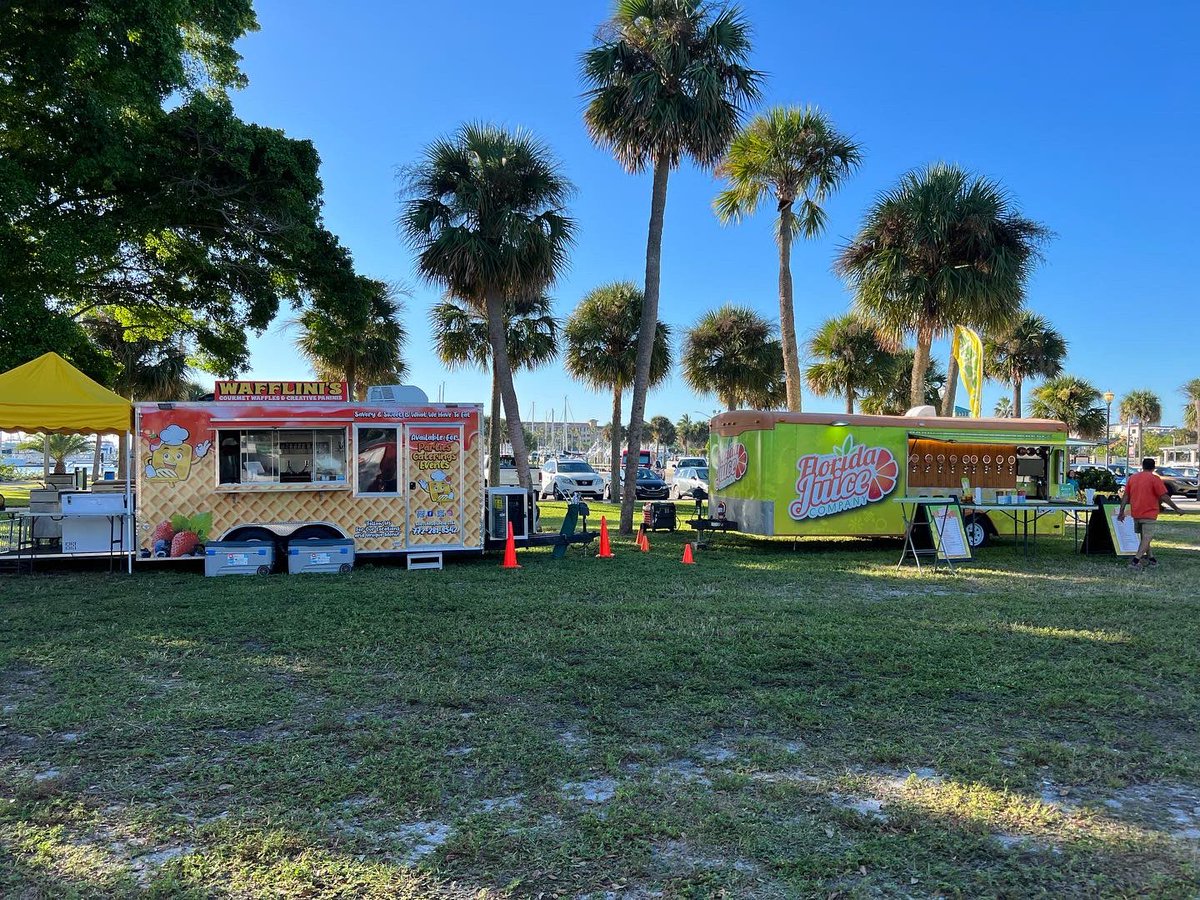 IRLScienceFest's tweet image. Food trucks and fun happening now at IRL Science Festival!!