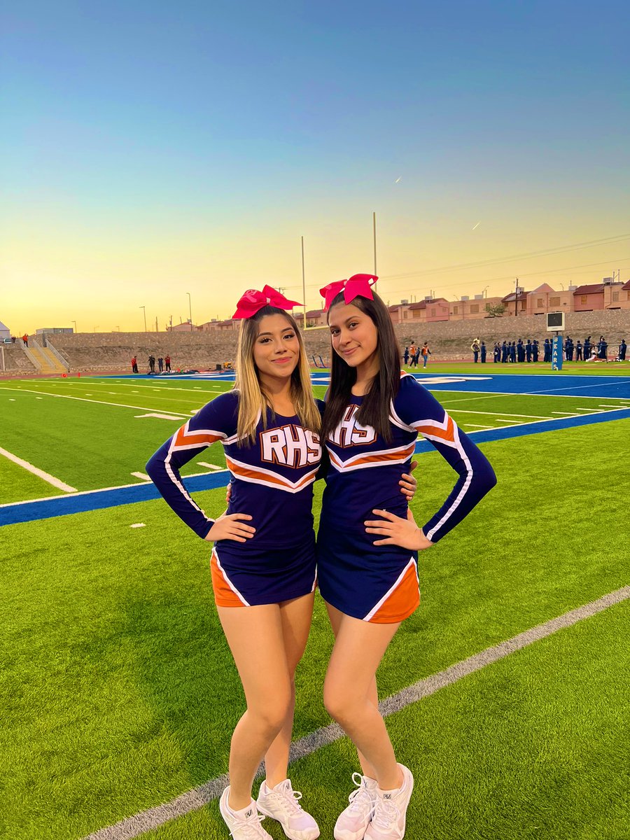 arely4426's tweet photo. @ariannalexa_ 💋💋  #riverside4ever @RangerCheer https://t.co/9O2xjxKDNz