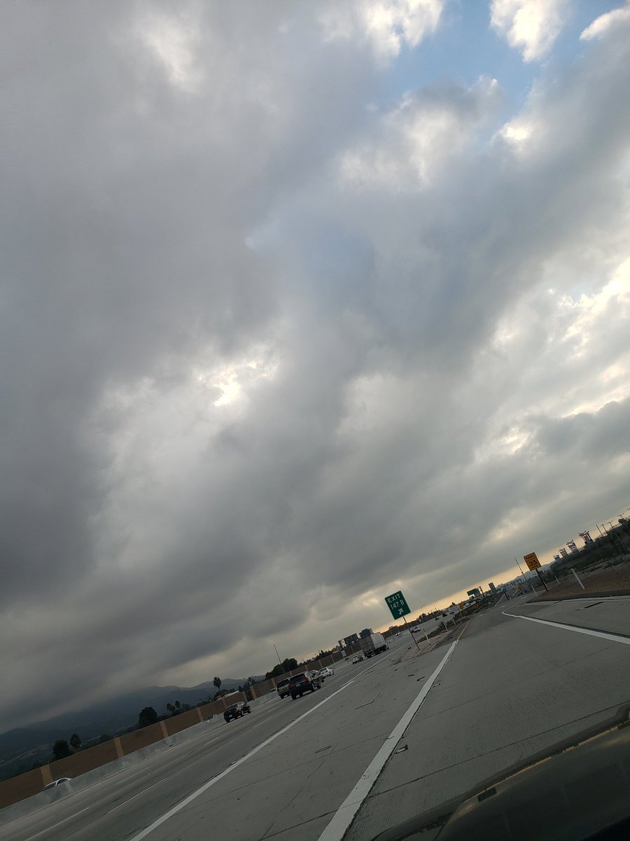 PsychoAxeMan's tweet photo. #Apicture #clouds https://t.co/QnCFiF8C4R