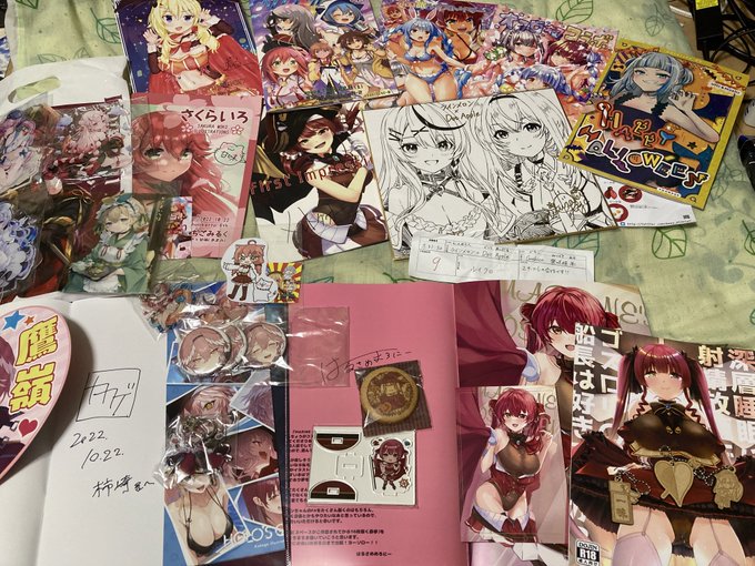 #ホロケット
お疲れ様でしたー!
様々な方とお会いでき、素晴らしい作品を購入でき、満足でした!

憧れのかかげ先生にまで快くサインを頂けて、もう宝物です!

そしてまさかの蜜咲姫朱先生とGuchico先生の色紙まで頂きました!可愛すぎる!挟まれt 