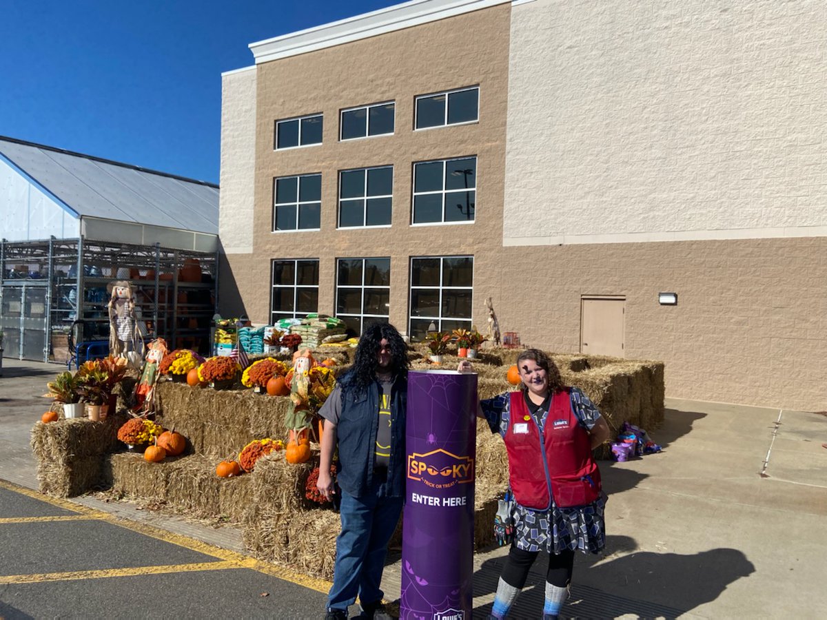 JamesLowes2862's tweet photo. Lowes 2828 presents a spooktackular trick or treat maze. @nmcmillan1369 @Mgr2828 @1369DMIS @BenitoKomadina https://t.co/gKwytlsMRs
