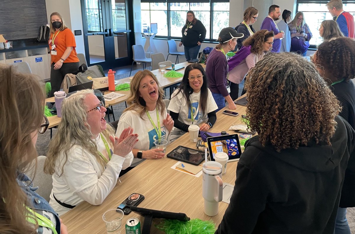 Look at these ladies having fun sharing #ReadingProgeess resources with #MIEExperts at Learning Expo. Amazing job ⁦<a href="/suevankirk/">Sue VanKirk</a>⁩ ⁦<a href="/ScogginsRebel/">Rebel Scoggins</a>⁩ ⁦<a href="/jannaranabond/">Janna Bond</a>⁩ 🌟🌟🌟 #MicrosoftEDU ⁦<a href="/MIEE_Flopsie/">Flopsie Llama</a>⁩