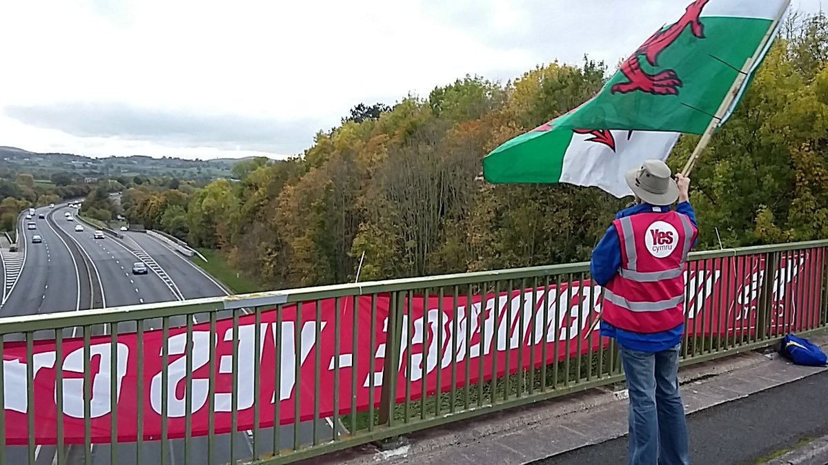 NOW - RWAN Llanelwy.

RHUTHUN + DINBYCH

Massive response from cars!!!

WESTMINSTER DOES NOT WORK FOR WALES! #IndyWales #Annibyniaeth <a href="/YesCymru/">YesCymru</a>
<a href="/YPidyn/">Pidyn y Gog</a> <a href="/RobLlwyd/">Robin Owain</a> <a href="/YesDinbych/">Yes Cymru Dinbych</a>
@rhisiartgwyndy <a href="/SadlerRhian/">Rhian Sadler</a>