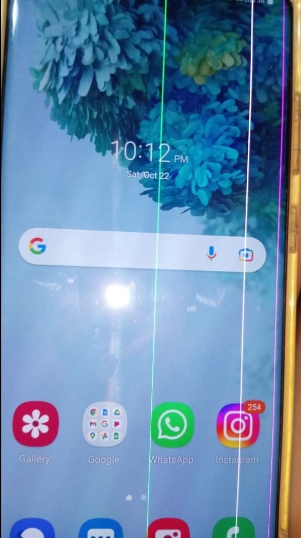 falalasolla's tweet photo. @samsungID Halo, samsung. Apa solusi dari munculnya garis vertikal pada S20+ hanya ganti LCD? Jujur saja saya kecewa sekali tiba2 hp saya yang kondisinya masih baik jadi seperti ini. https://t.co/Gx9rpU4Tvs